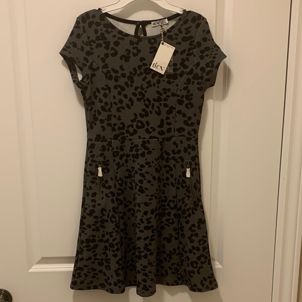 Dex NEW Girls L Charcoal Cheetah print Leopard Mini Dress short sleeve black